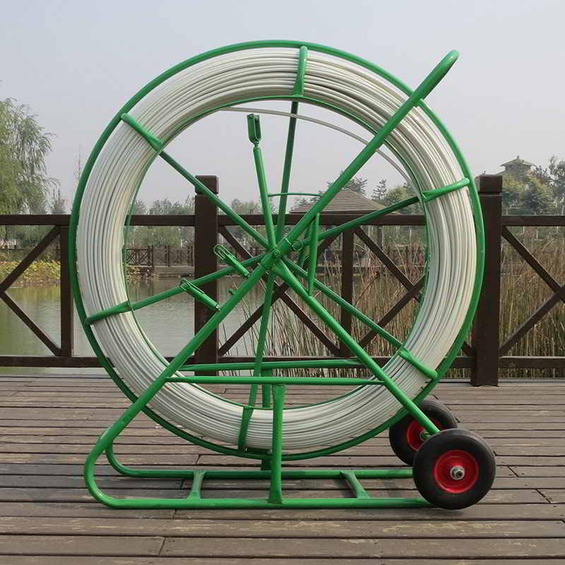 Traceable duct rodder